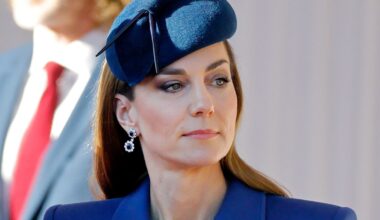 Kate Middleton performs the perfect double curtsy to Queen Camilla - watch