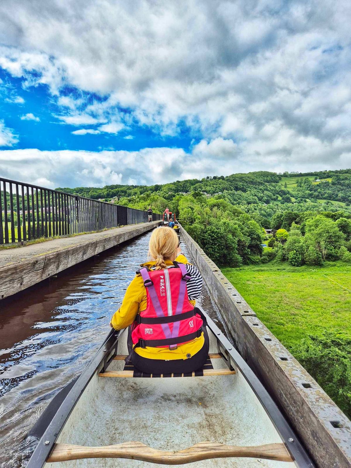 This one’s for the fearless: on one side, there’s nothing but a sheer drop and a narrow wall separating you from a 126-foot plunge