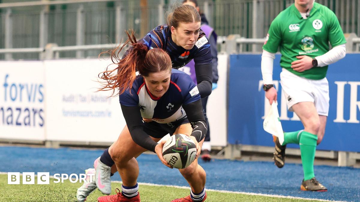 Maggie Boylan scores a try
