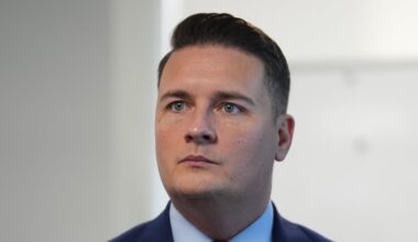 Streeting faces criticism as he appears to back joining customs union with EU – The Irish News