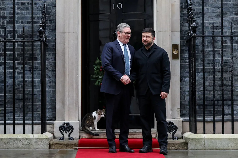 British Prime Minister Keir Starmer welcomes Ukrainian President Volodymyr Zelensky to Downing Street on Monday (Getty Images)