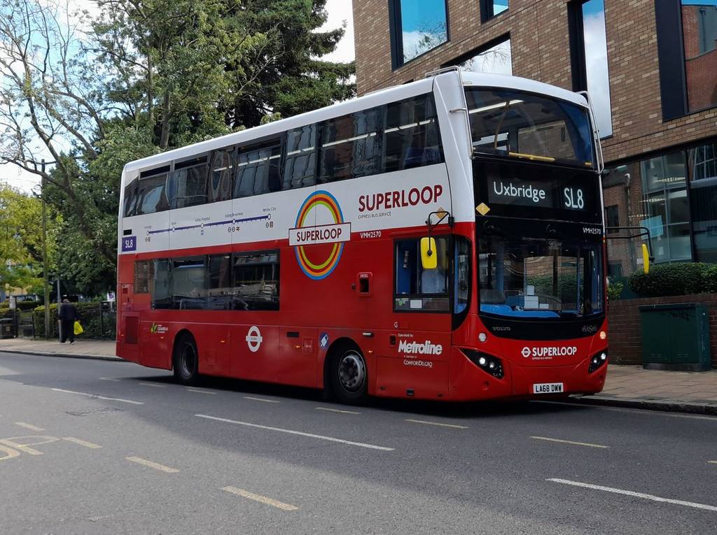 SL8 Bus on the superloop route