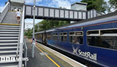 A ScotRail train at the newly opened Giffnock station on the East Kilbride line