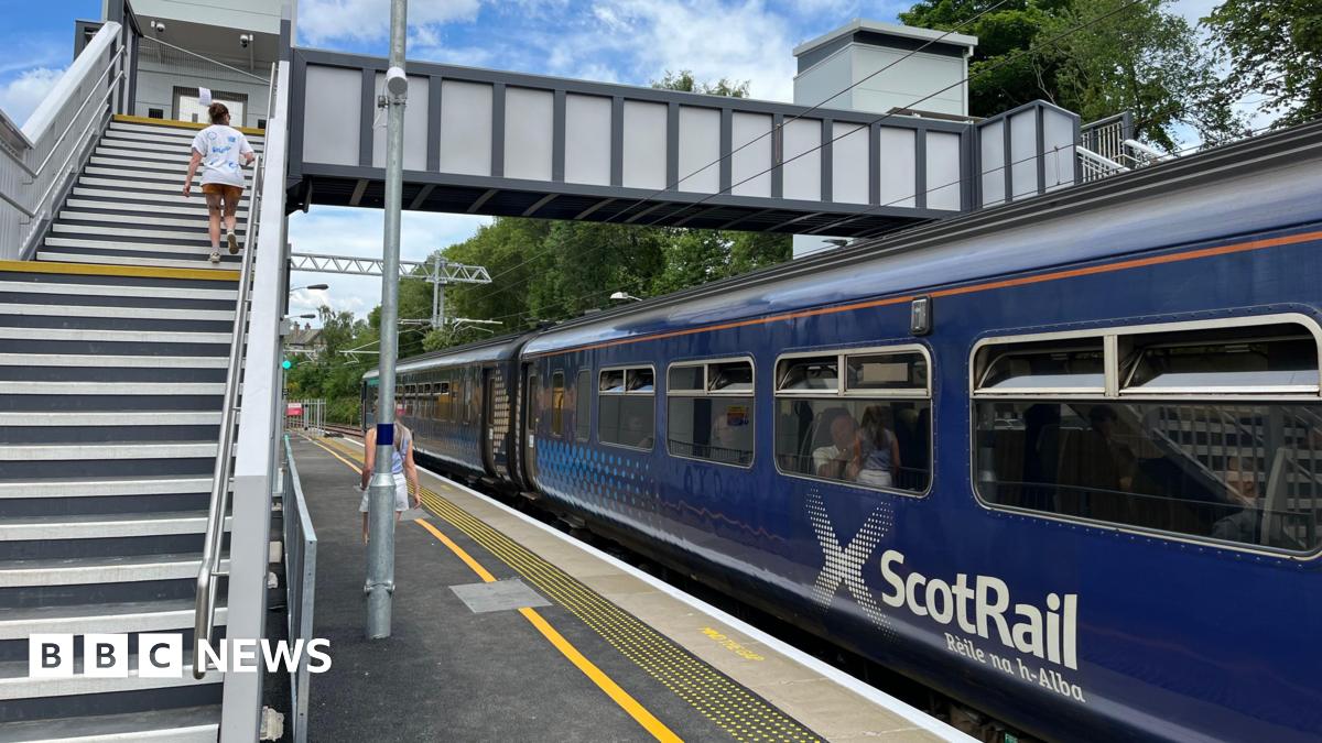 A ScotRail train at the newly opened Giffnock station on the East Kilbride line
