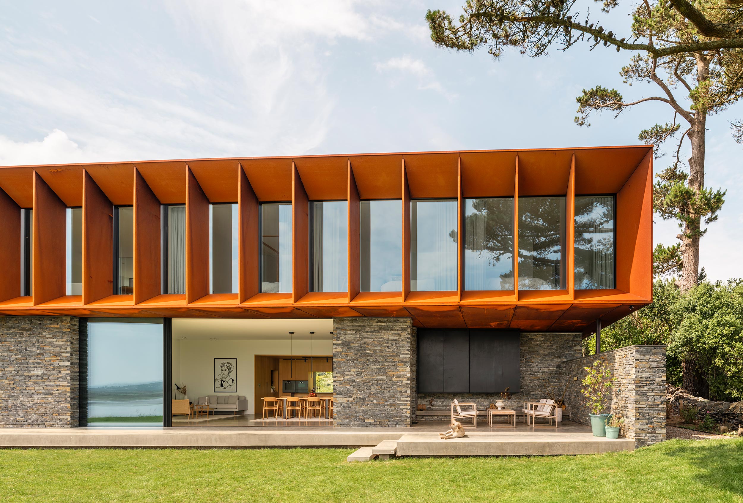 Porthmadog House, Wales, by Str&ouml;m Architects