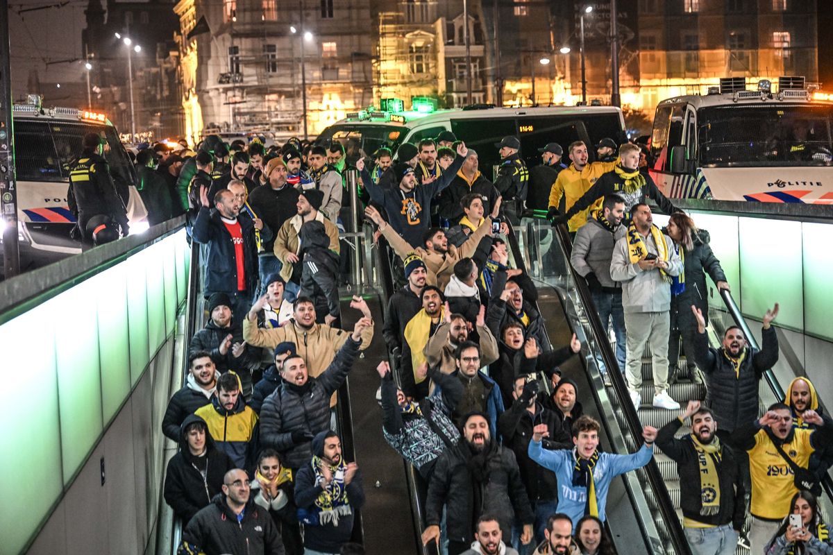  Fans of Maccabi Tel Aviv stage a pro-Israel demonstration at the Dam Square