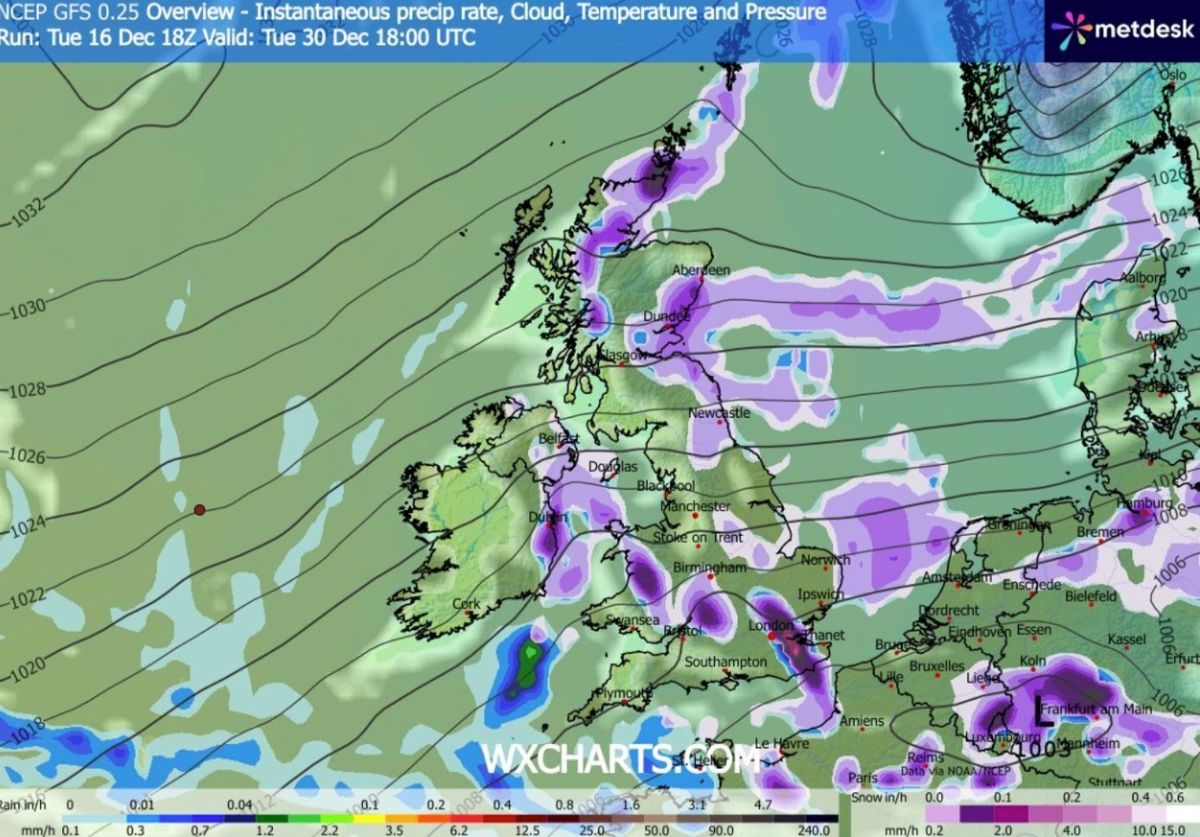 A map of the British Isles shaded purple to show the arrival of snowfall