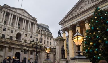 Stocks fall as data confirms slowdown in UK economic growth