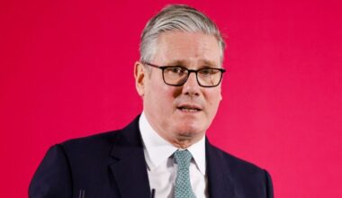 Smuggling gang was better at sending migrants from the UK to France than Starmer | UK | News