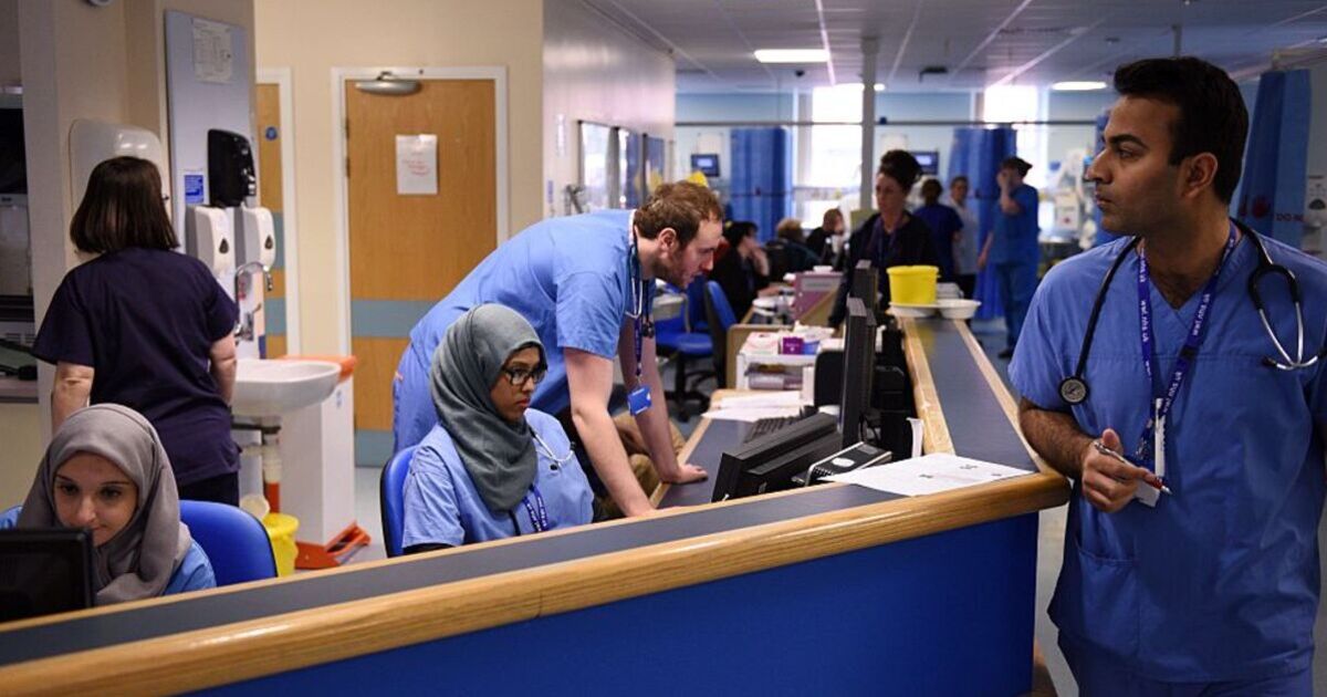 Mutant 'superflu' sweeps Britain: NHS declares early crisis as experts suggest face masks | UK | News