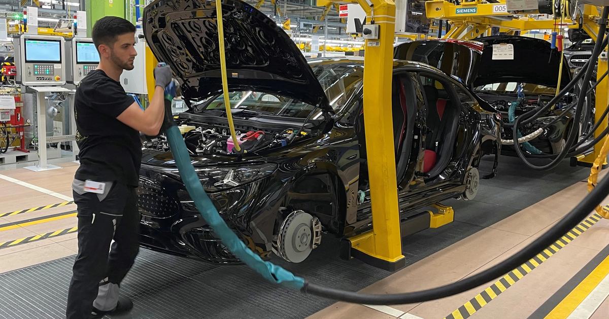 German industry sees modest boost amid automotive slowdown