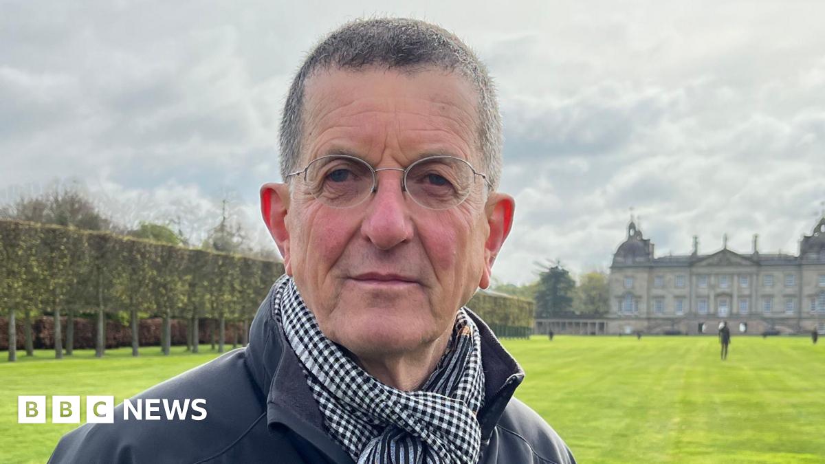 Sir Antony Gormley has short greyish black hair and is wearing rounded glasses.