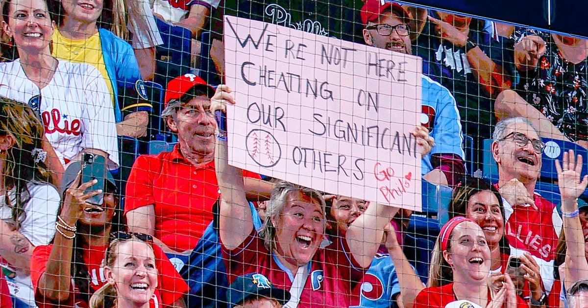 Coldplay Kiss Cam Scandal Makes Headlines Again — Experts Weigh In