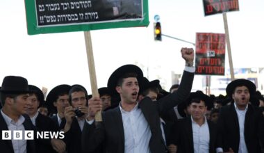 Ultra-Orthodox Jewish men shout slogans during a protest against Israeli military conscription, in Jerusalem (30 October 2025)