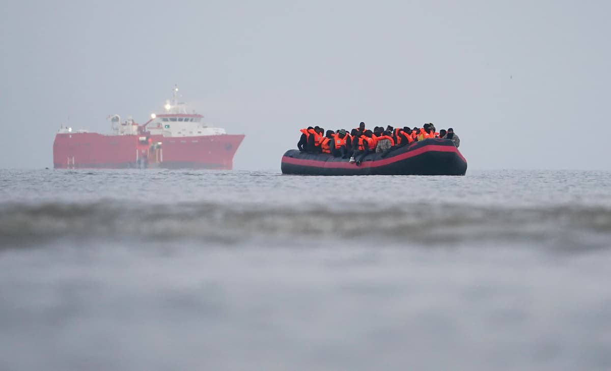 How many migrants crossed the Channel yesterday? Hundreds make journey as UK agrees migration pact with Greece - London Evening Standard