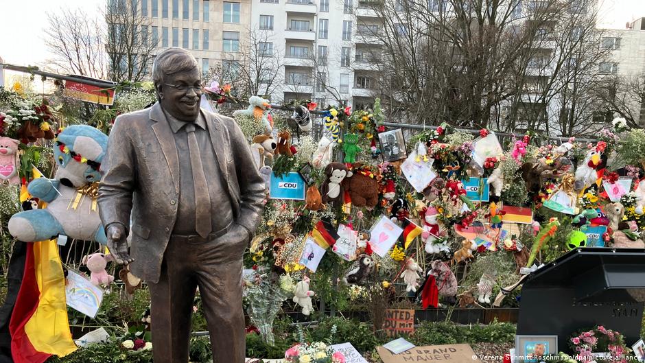Activists upset Chancellor Merz with CDU memorial – DW – 12/10/2025