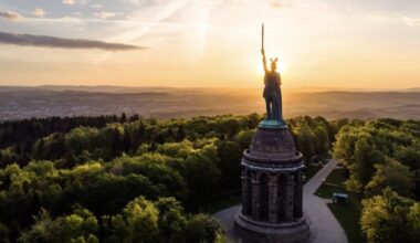 The Grifters Behind the Nazis – Rachel Lu