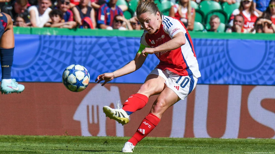 Kim Little – 43 goals* - Kim Little won the Scottish Premier League, the Scottish Women's Cup, and Scottish Premier League Cup in her debut season with Hibernian in 2006–2007. After moving to Arsenal, she scored a hat trick against FC Zurich on her European debut. She continues to play for the Gunners where she captained the team to the 2025 Champions League trophy. *as of November 11, 2025.<span class="copyright">Andrea Amato/NurPhoto/picture alliance</span>