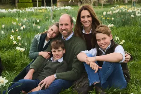 Kensington Palace Prince and Princess of Wales and their children in a Christmas card for 2025