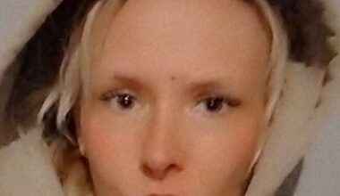 Demis is described as 5ft tall, with blond hair and is very slim. She is usually seen wearing rings on most of her fingers