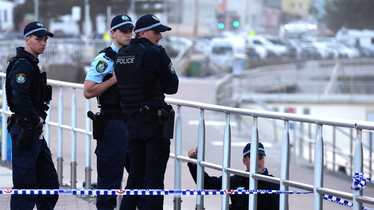 Bondi Beach shooting leaves 15 people, gunman dead at Hanukkah party