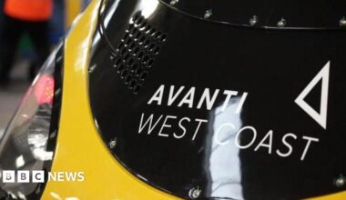 Nose of an Avanti West Coast Train, black and yellow in colour with white writing reading 'Avanti West Coast'