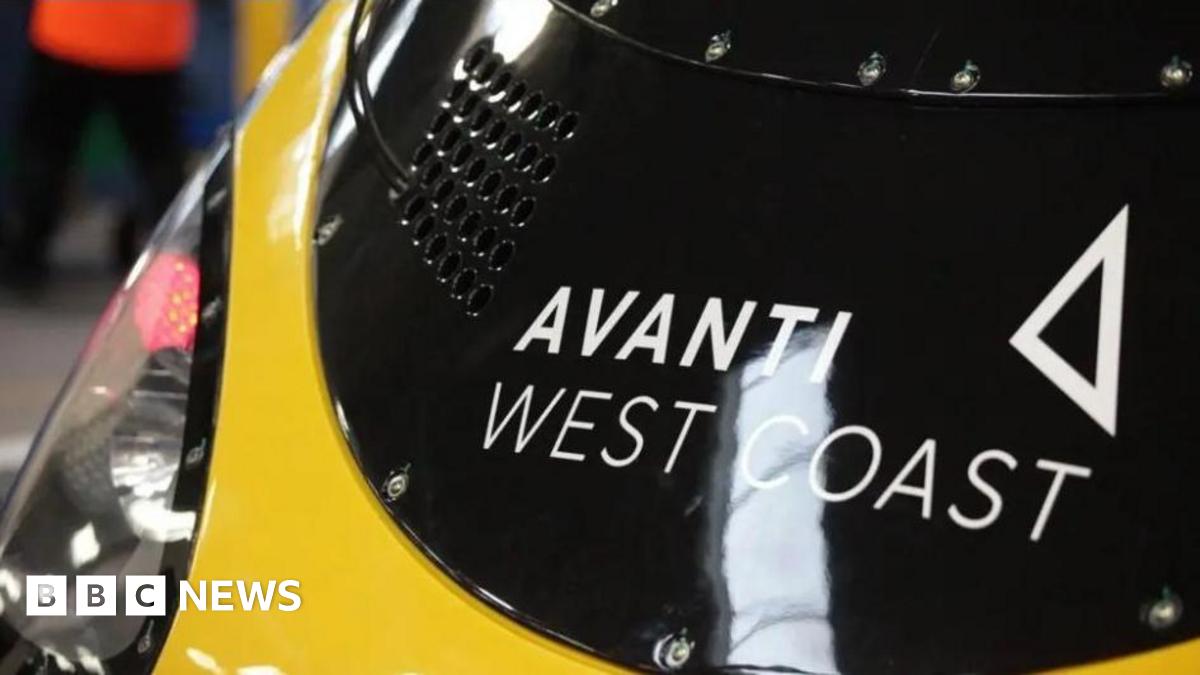 Nose of an Avanti West Coast Train, black and yellow in colour with white writing reading 'Avanti West Coast'