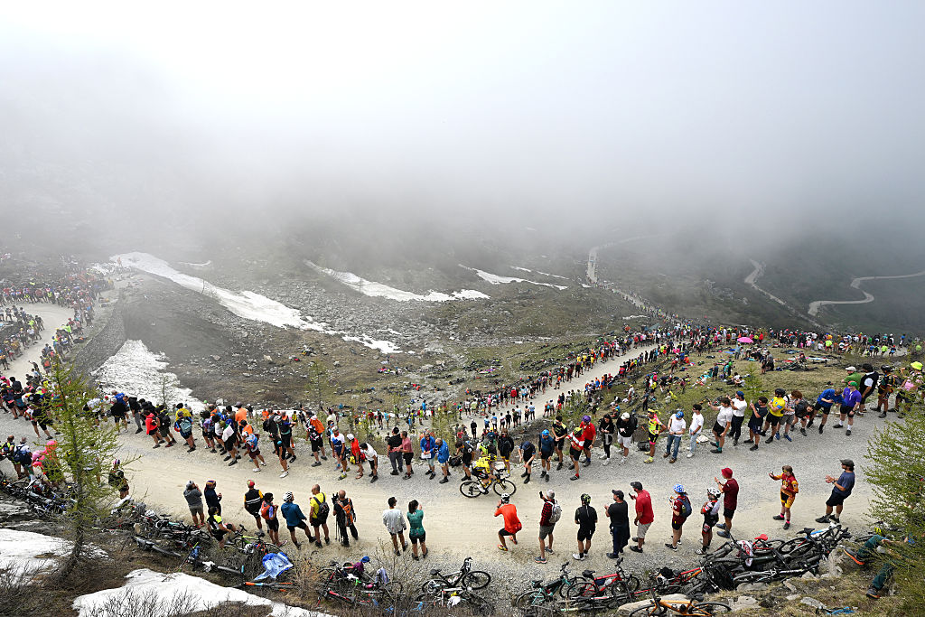 SESTRIERE - VIALATTEA, ITALY - MAY 31: Simon Yates of Great Britain and Team Visma | Lease a Bike competes climbing to the Colle delle Finestre (2172m) while fans cheers during the 108th Giro d'Italia 2025, Stage 20 a 205.3km stage from Verres to Sestriere - Vialattea 2036m / #UCIWT / on May 31, 2025 in Sestriere - Vialattea, Italy. (Photo by Dario Belingheri/Getty Images)