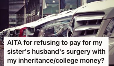 Man answering a call at the tech support desk