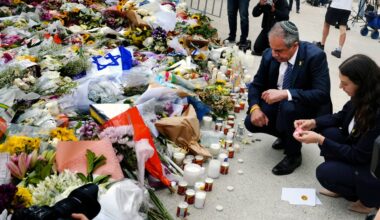 England and Australia players to wear black armbands in Ashes tribute to Bondi shooting victims