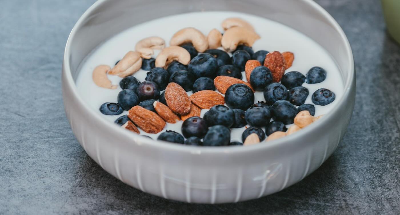 Diets Rich in Tea, Coffee, Berries and Nuts Linked to Better Long-term Heart Health in New Study