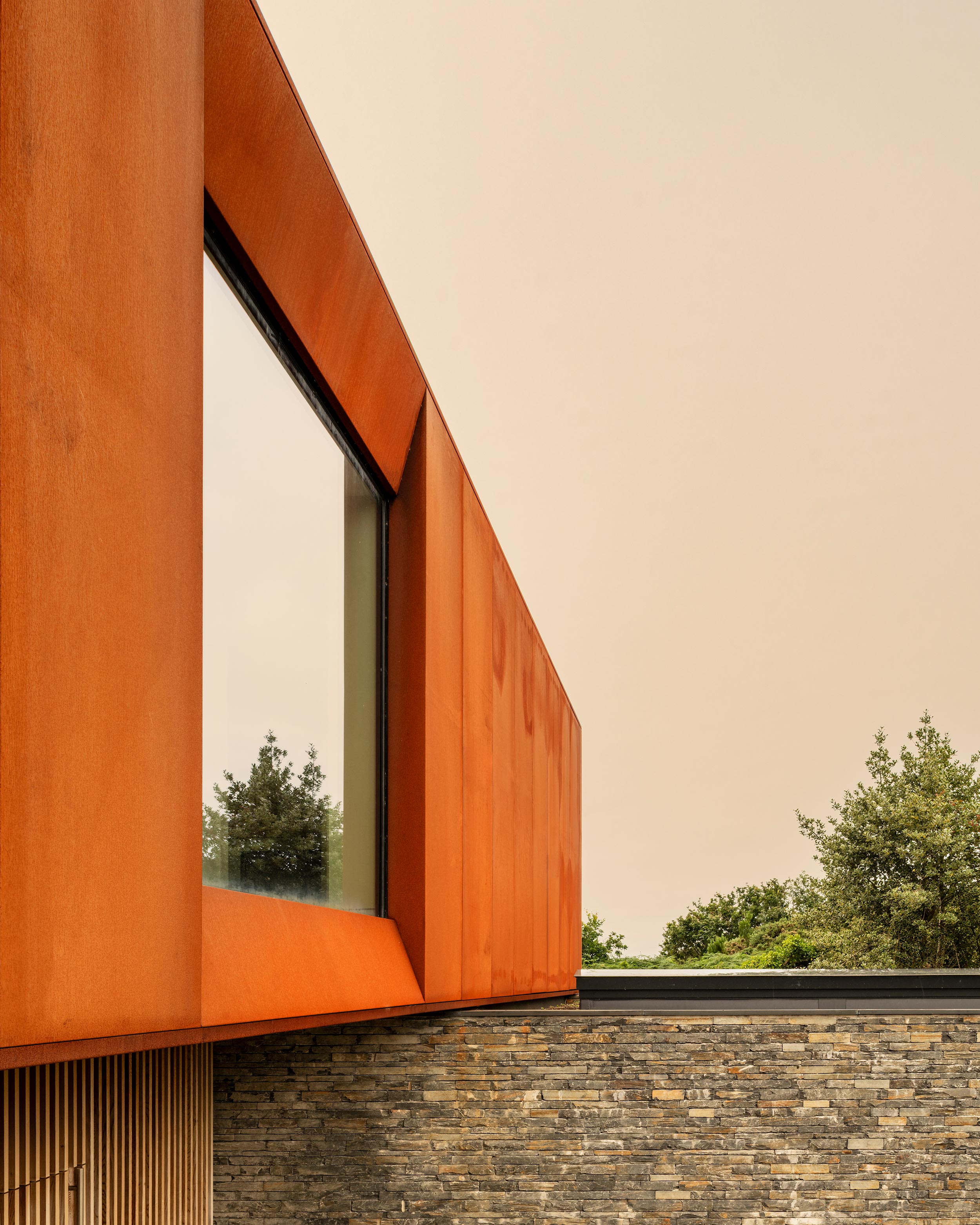 Porthmadog House, Wales, by Str&ouml;m Architects