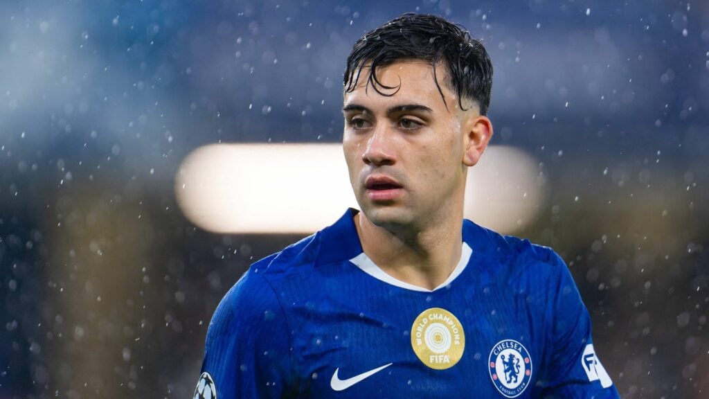 Facundo Buonanotte playing for Chelsea in the rain