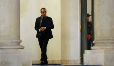 France rushes emergency budget law to avert shutdown after talks collapse