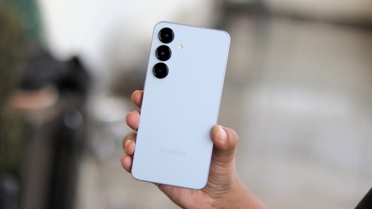 Galaxy S25 in the UK drops to £499 with £300 in savings