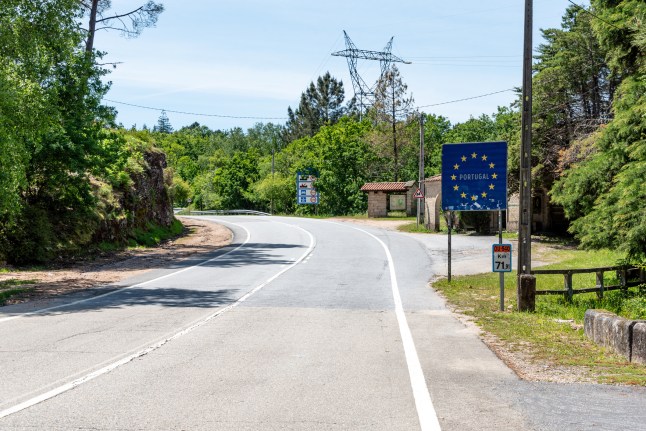 Road at the Spanish-Portuguese border crossing point in Ponte da Barca.