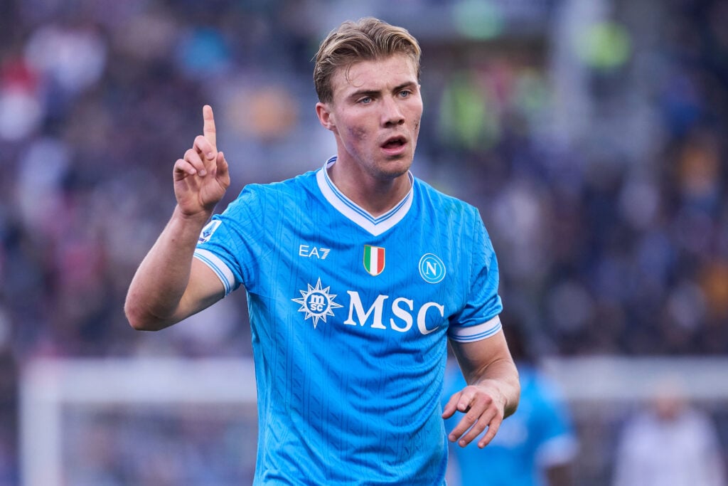 Rasmus Hojlund points, wearing Napoli shirt