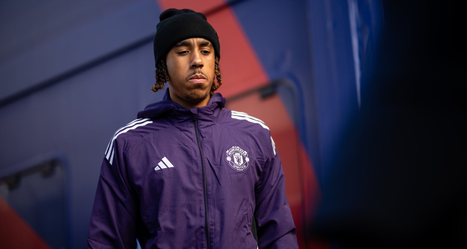 Rio Ferdinand responds to how he saw Leny Yoro looking on the substitutes' bench after early Man Utd change