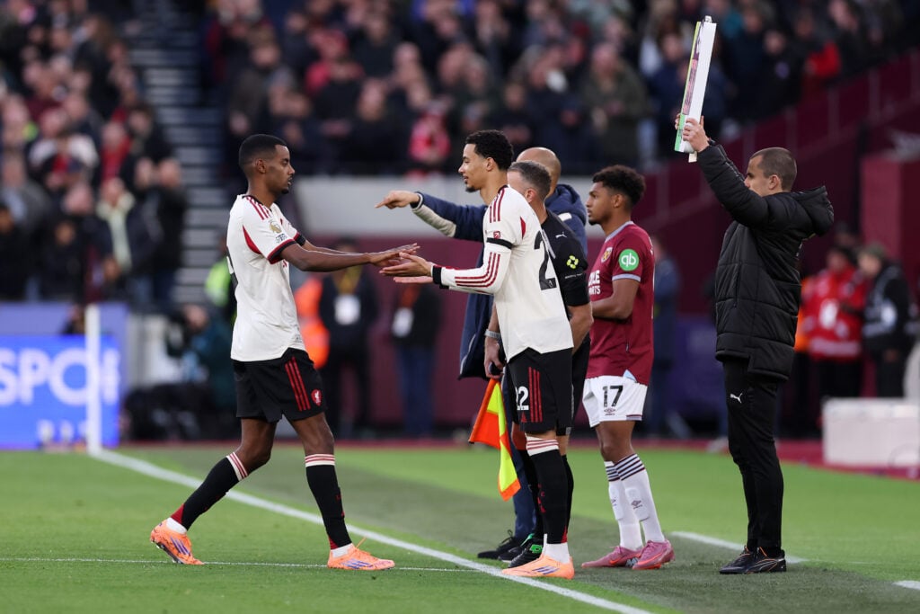 Alexander Isak of Liverpool is substituted off for Hugo Ekitike during the Premier League match between West Ham United and Liverpool at London Stadium