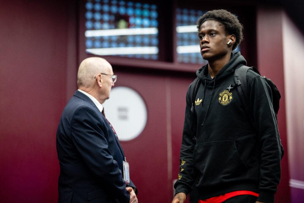 Bendito Mantato of Manchester United arrives at Villa Park.