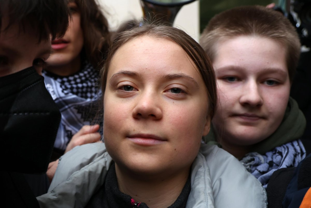 Greta Thunberg arrested in London for holding protest sign