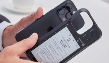 Add E Ink and AI to Your Phone Case With the SmartInk I