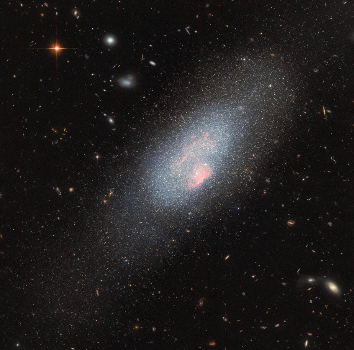 Hubble Markarian178 Potw2549a