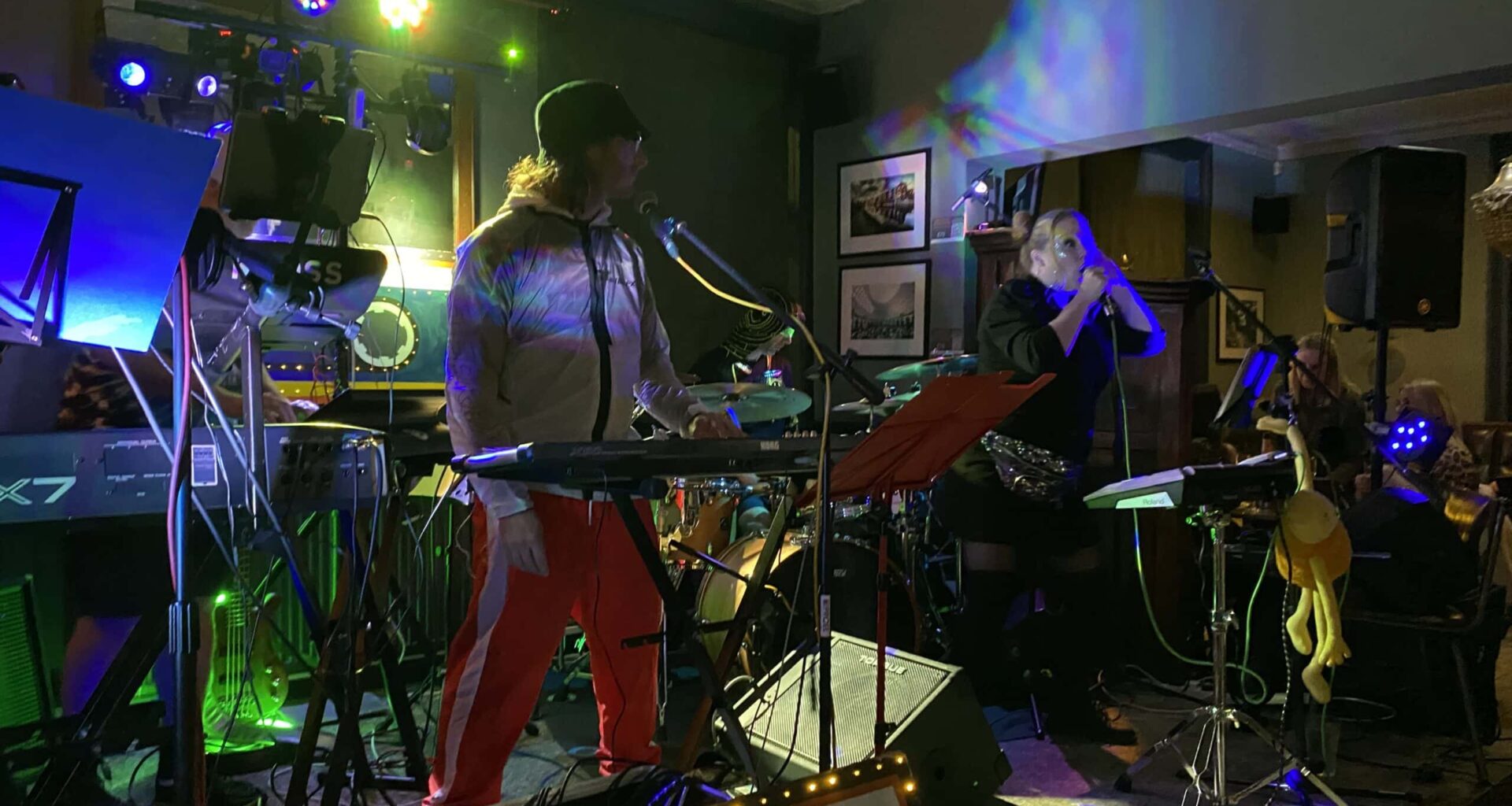 Festive fundraiser raises money for Horsforth Walk of Art