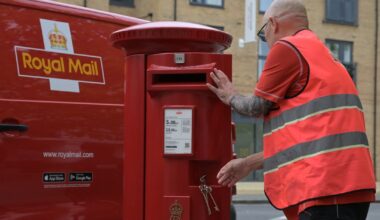 Royal Mail draft in postal staff from England amid mounting pressure on Derry operation – The Irish News