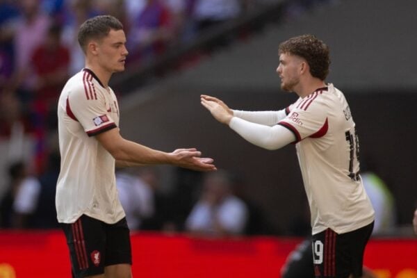 LONDON, ENGLAND - Sunday, August 10, 2025: Liverpool's Florian Wirtz is replaced by substitute Harvey Elliott during the FA Community Shield match between Crystal Palace FC and Liverpool FC at Wembley Stadium. (Photo by David Rawcliffe/Propaganda)