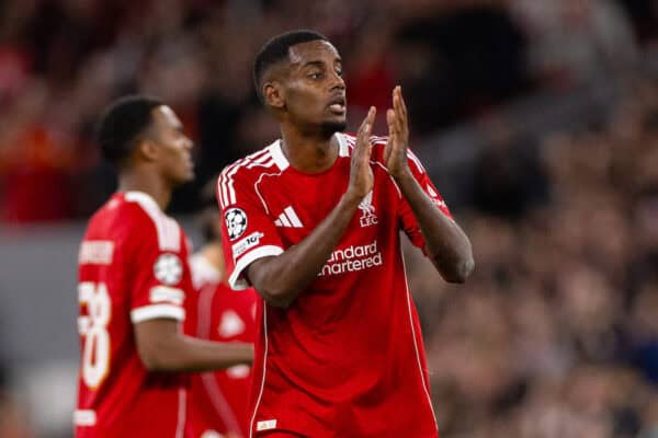 LIVERPOOL, ENGLAND - Wednesday, September 17, 2025: Liverpool's Alexander Isak applauding the supporters as he substituted off during the UEFA Champions League match between Liverpool FC and Atletico Madrid FC at Anfield. (Photo by David Rawcliffe/Propaganda)