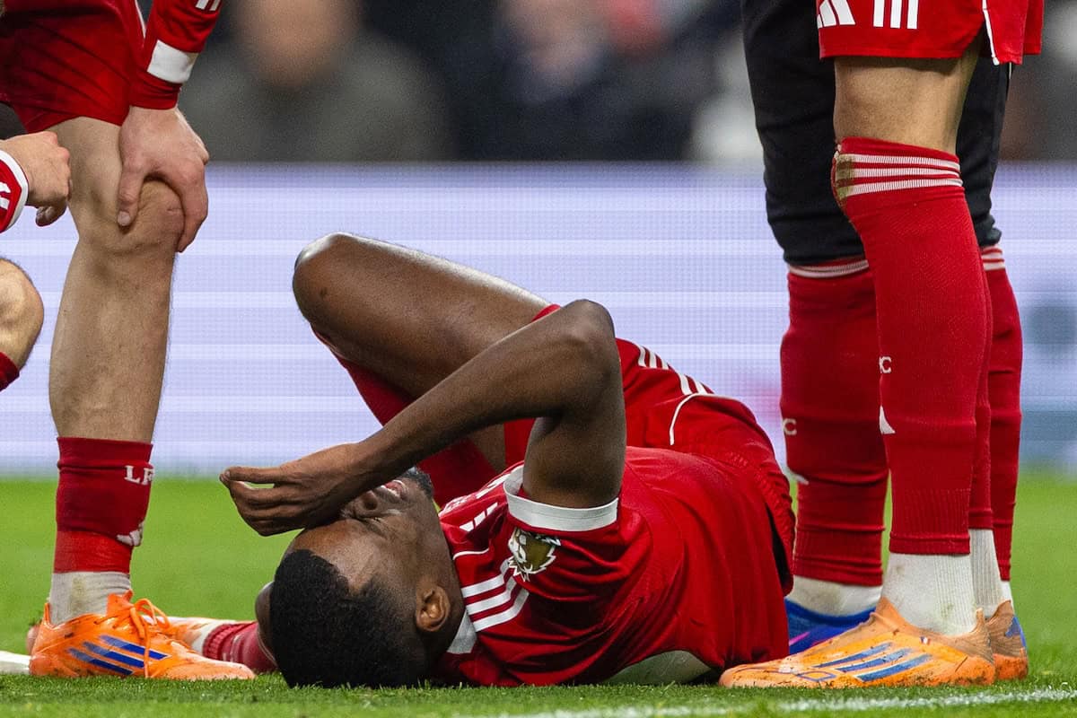 LONDON, ENGLAND - Saturday, December 20, 2025: Liverpool's Alexander Isak lies injured after scoring the first goal during the FA Premier League match between Tottenham Hotspur FC and Liverpool FC at the Tottenham Hotspur Stadium. (Photo by David Rawcliffe/Propaganda)