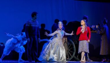 Principal Jessica Fyfe as The Snow Queen and Soloist Kayla-Maree Tarantolo as Gerda in The Snow Queen. Credit Andy Ross