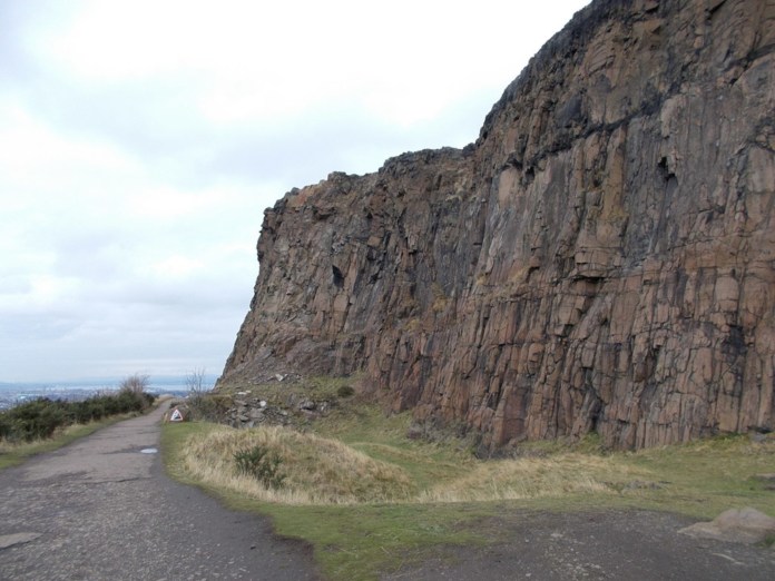 The Radical Road is aptly named for its stunning vistas and looming cliff faces (C) Iain Russell / Wikimedia Commons